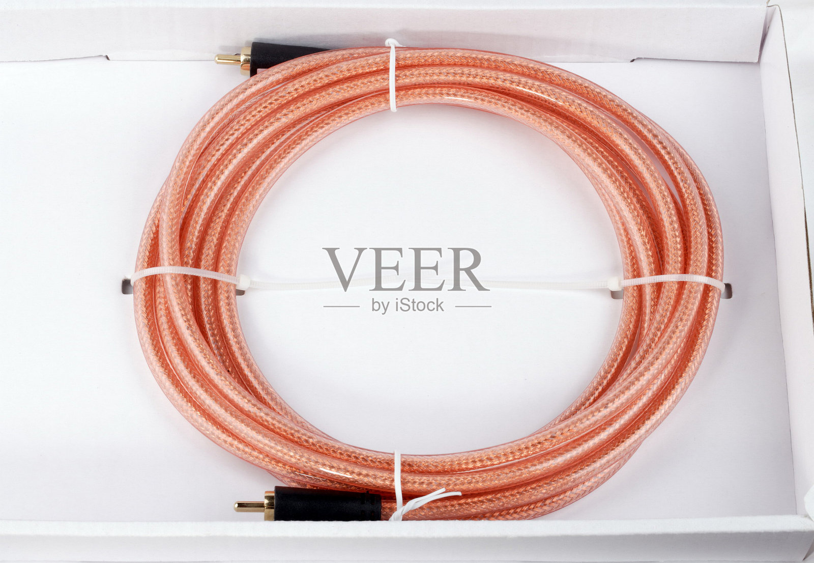 卡通外壳中的互连电缆照片摄影图片