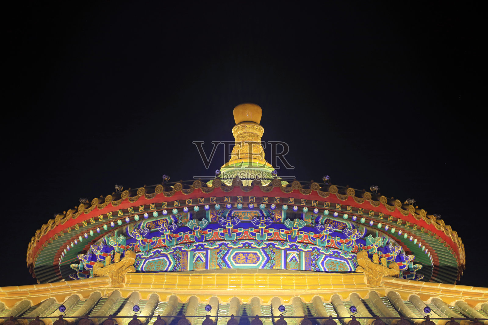 黑暗中的中国古典建筑照片摄影图片