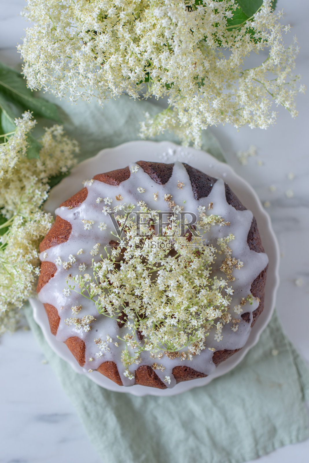 接骨木花圆环蛋糕照片摄影图片