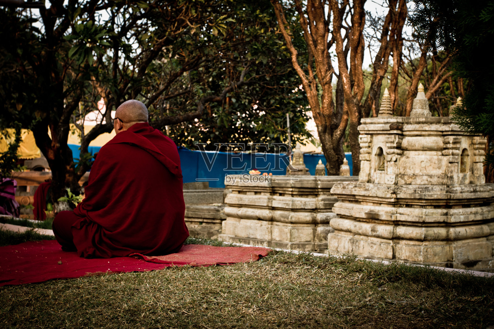 印度菩提伽耶的摩诃菩提寺在普贾节期间照片摄影图片