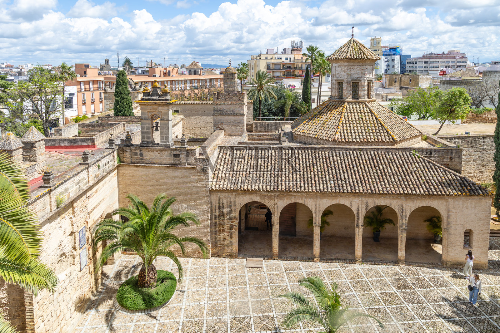 西班牙赫雷斯-德拉-弗龙特拉历史中心的阿尔卡萨尔中世纪宫殿细节照片摄影图片