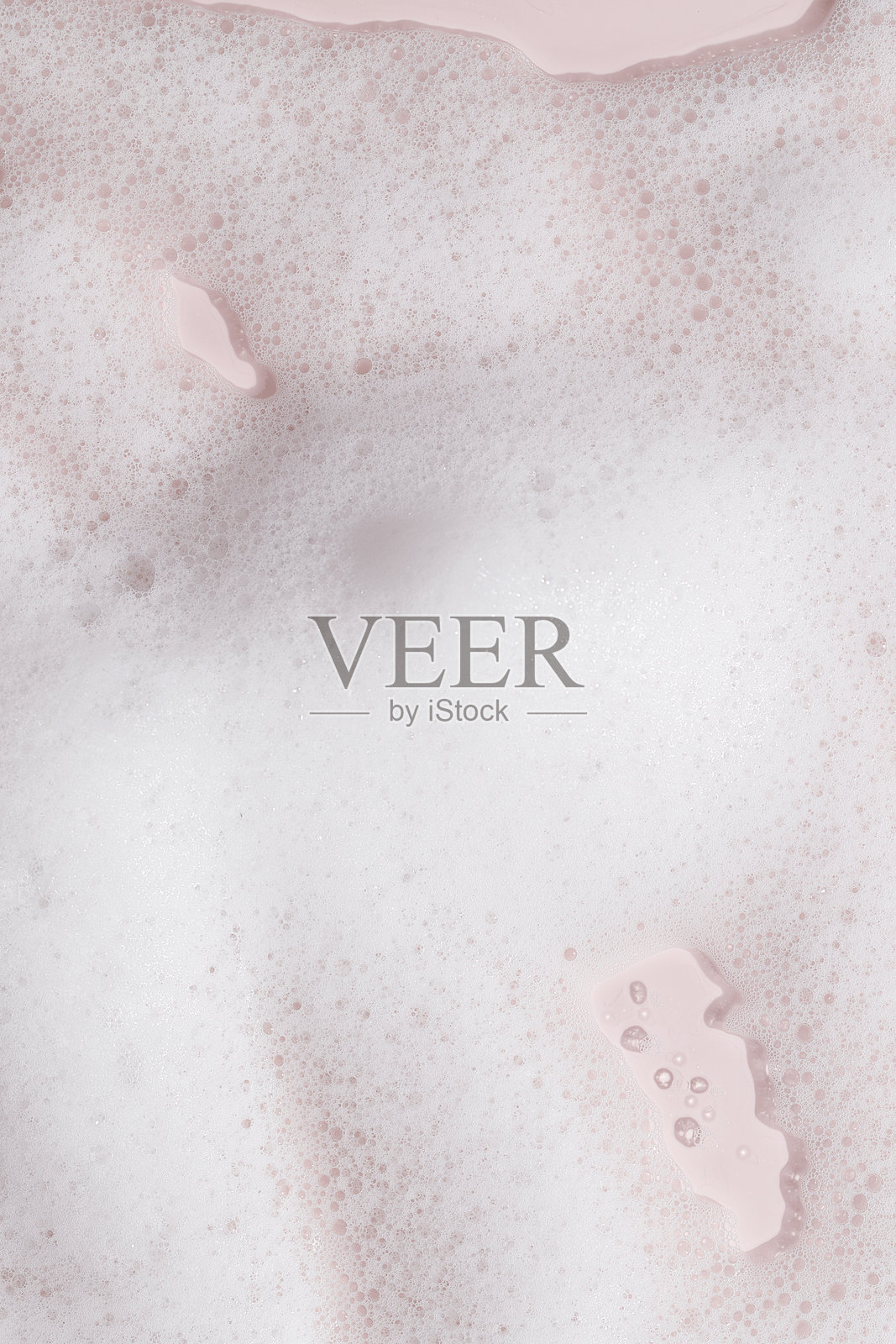 粉色背景上的柔和洁面泡沫和气泡。非常适合护肤、SPA、美妆产品背景或健康主题的视觉效果。照片摄影图片