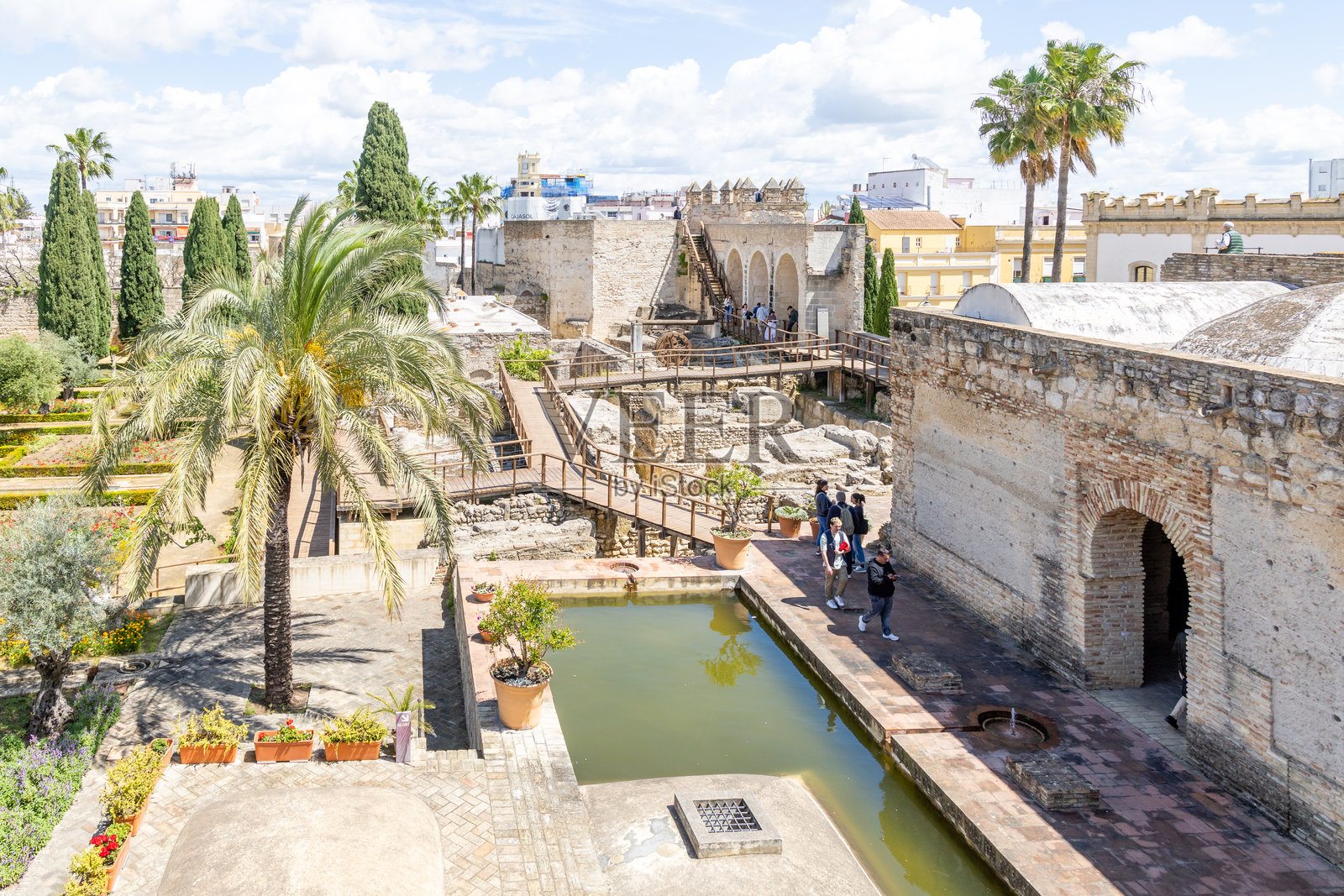 西班牙赫雷斯-德拉-弗龙特拉历史中心的阿尔卡萨尔中世纪宫殿细节照片摄影图片