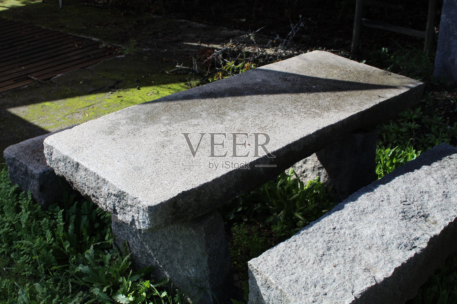 石制长椅和桌子照片摄影图片