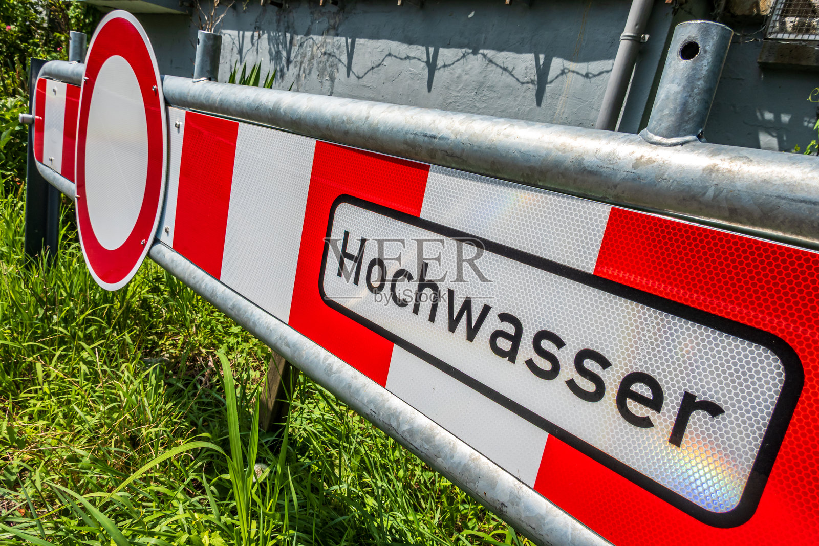 德国典型的高水位标志 - 翻译：高水位照片摄影图片