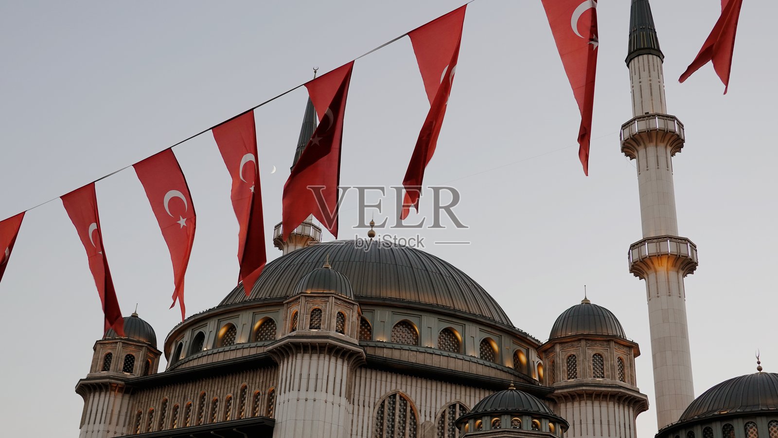 伊斯坦布尔清真寺美丽的低角度日落温暖色调氛围照片摄影图片
