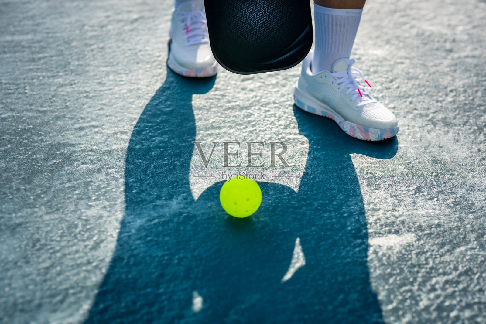 在光线下的皮克尔球照片摄影图片