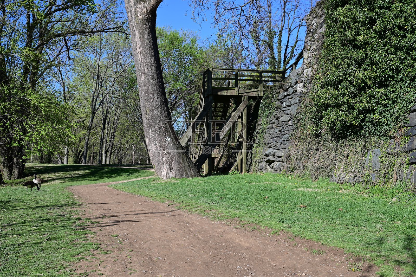 弗吉尼亚州哈珀斯费里的步道。照片摄影图片