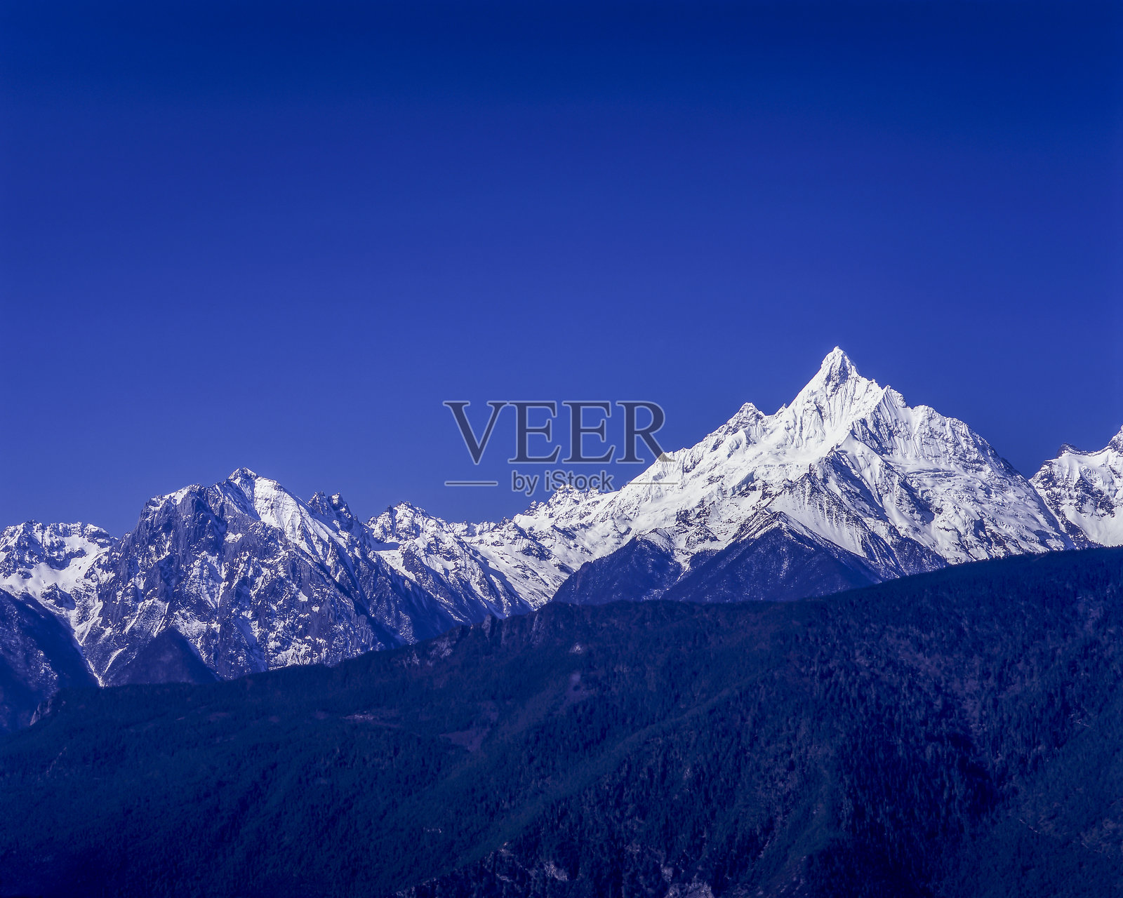 来自八达公园的梅里雪山照片摄影图片