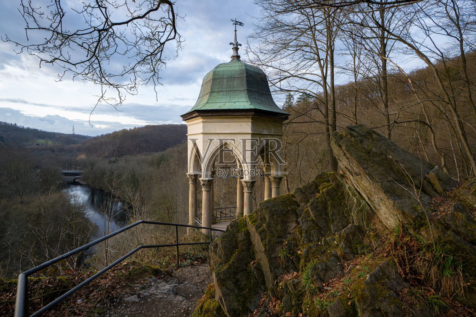 靠近德国索林根的蒙斯特桥的观景点照片摄影图片