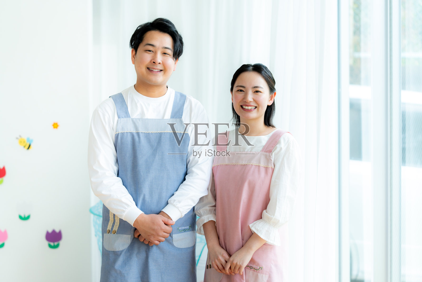 在幼儿园工作的托儿所工作人员照片摄影图片