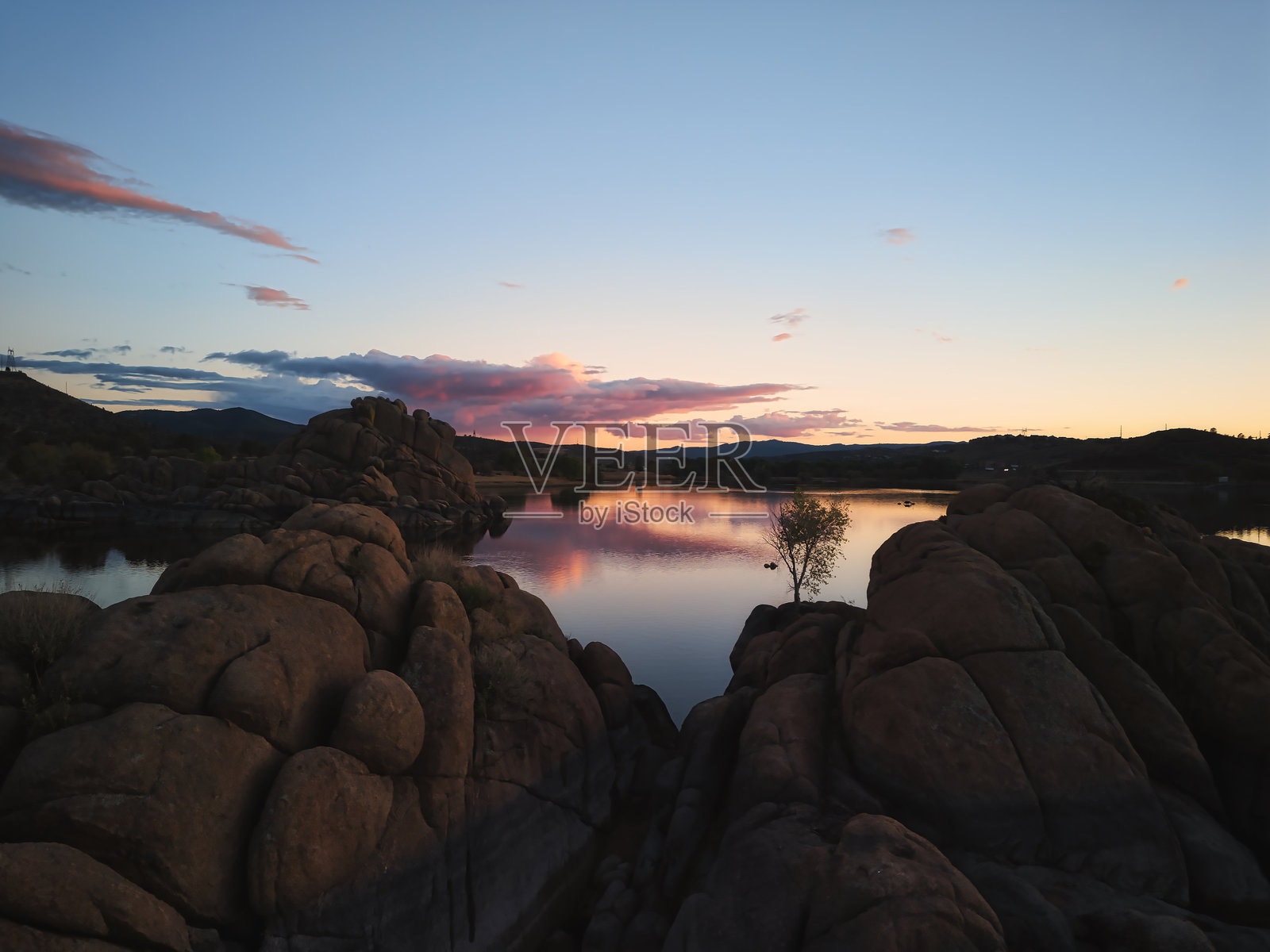 沃森湖的云彩与倒影照片摄影图片