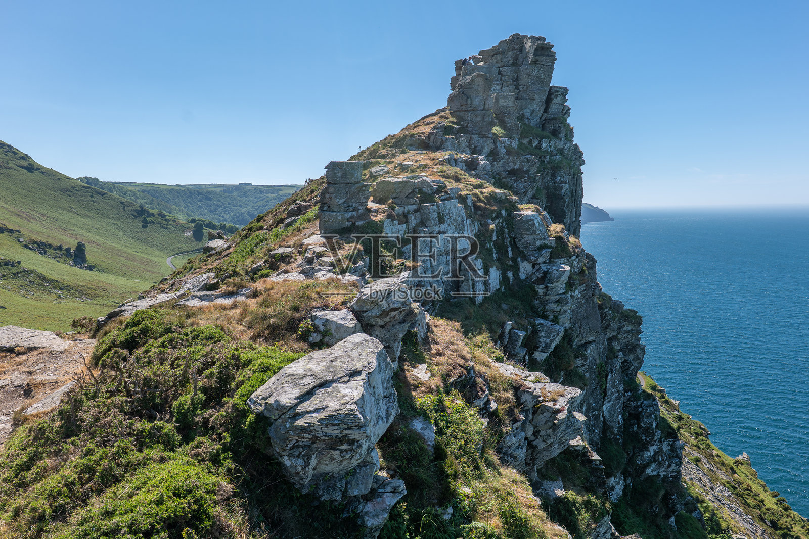 埃克斯穆尔国家公园的岩石海岸悬崖 - 岩石谷照片摄影图片