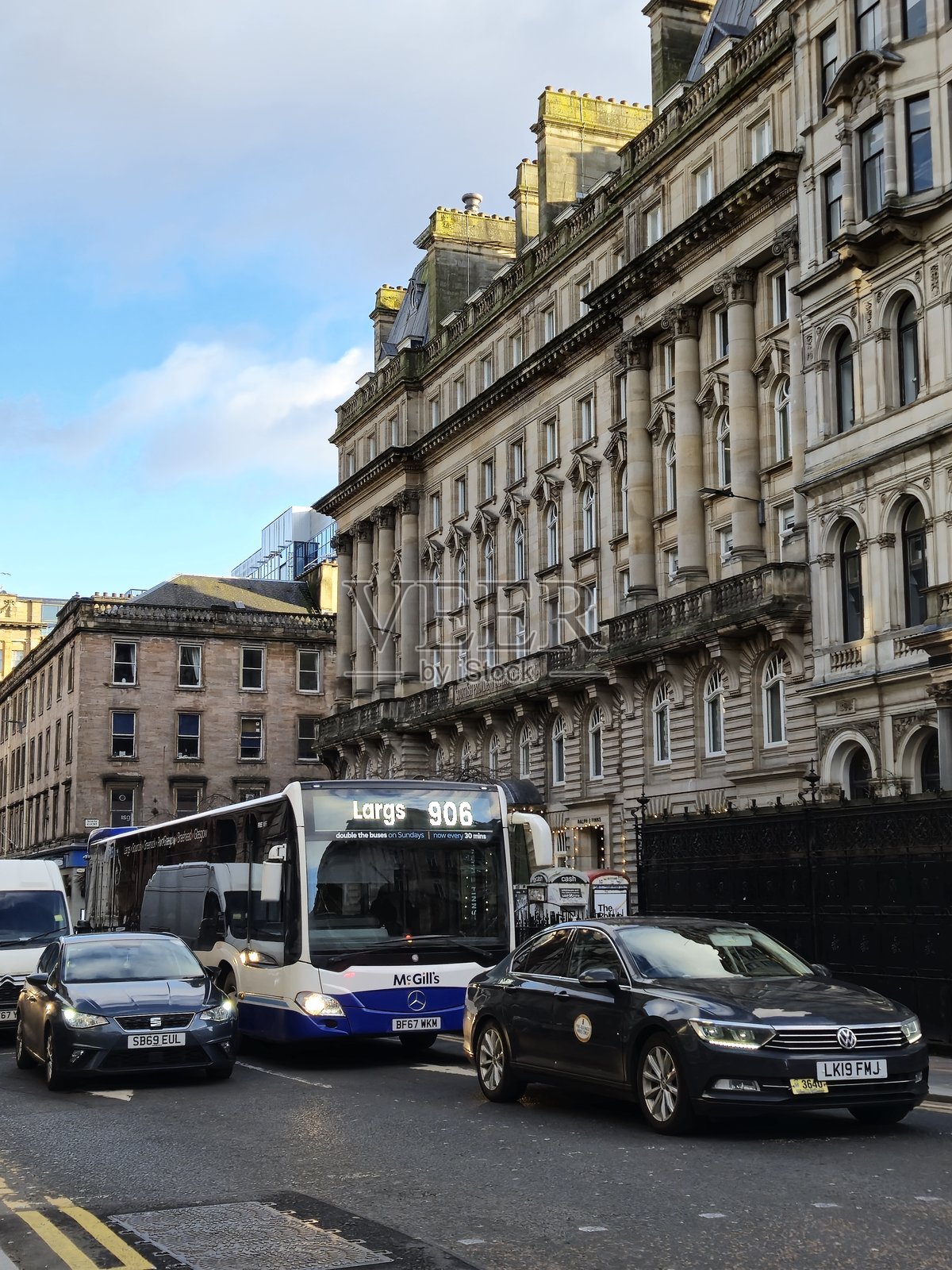 苏格兰格拉斯哥街道上的古老石建筑照片摄影图片