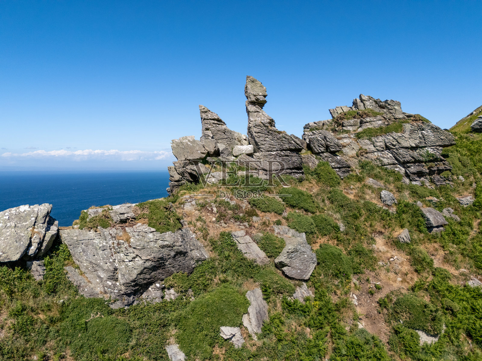 埃克斯穆尔国家公园的岩石海岸悬崖 - 岩石谷照片摄影图片