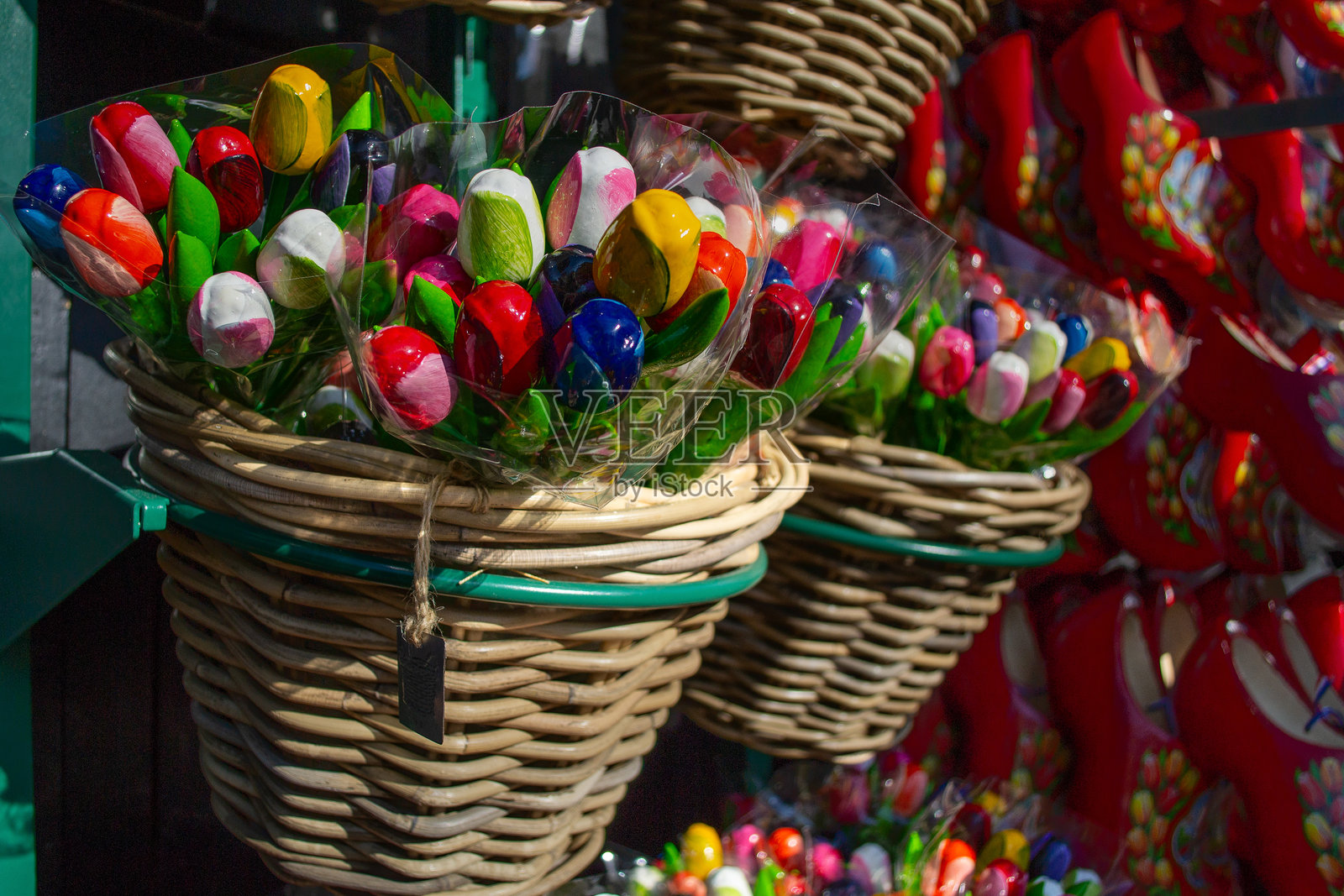 库肯霍夫公园的传统荷兰木制郁金香纪念品照片摄影图片