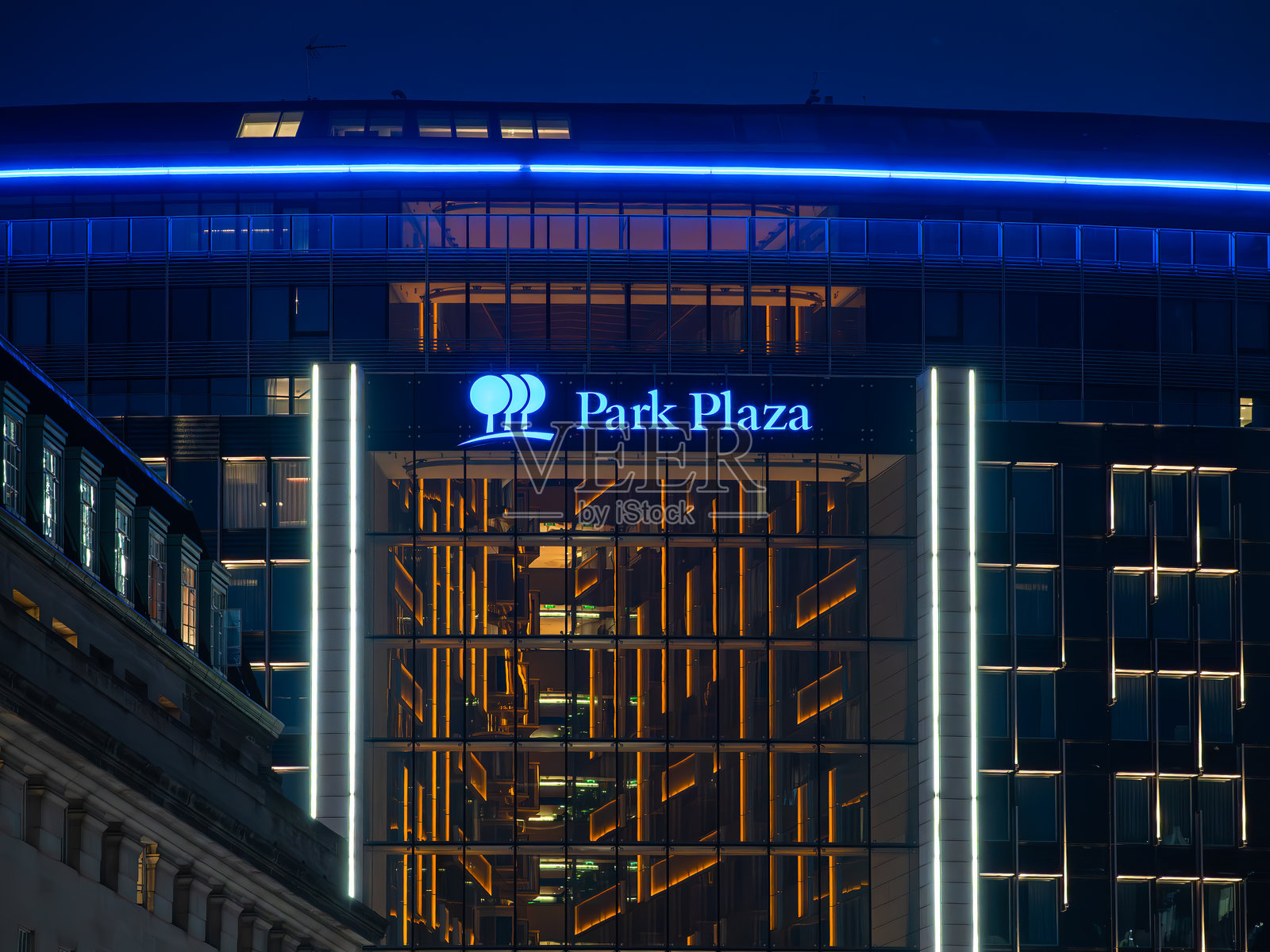 伦敦夜晚的公园广场酒店外观照片摄影图片