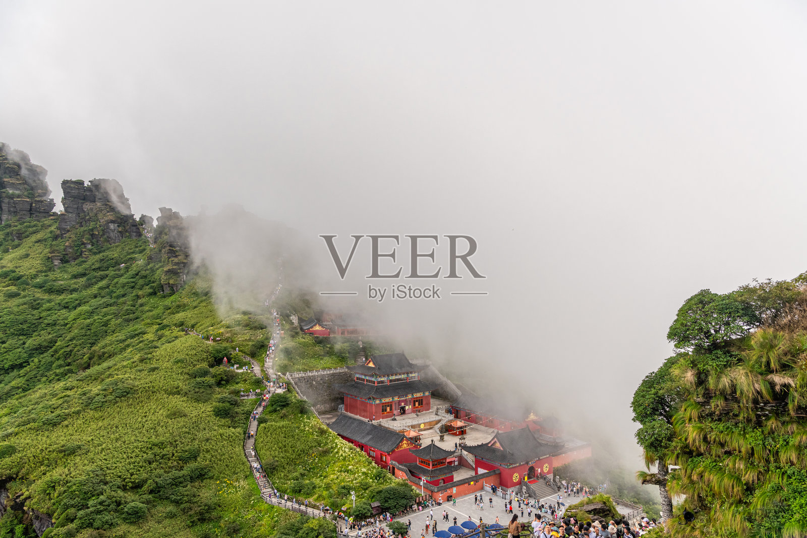 梵净山，位于贵州铜仁，是佛教的圣山。照片摄影图片