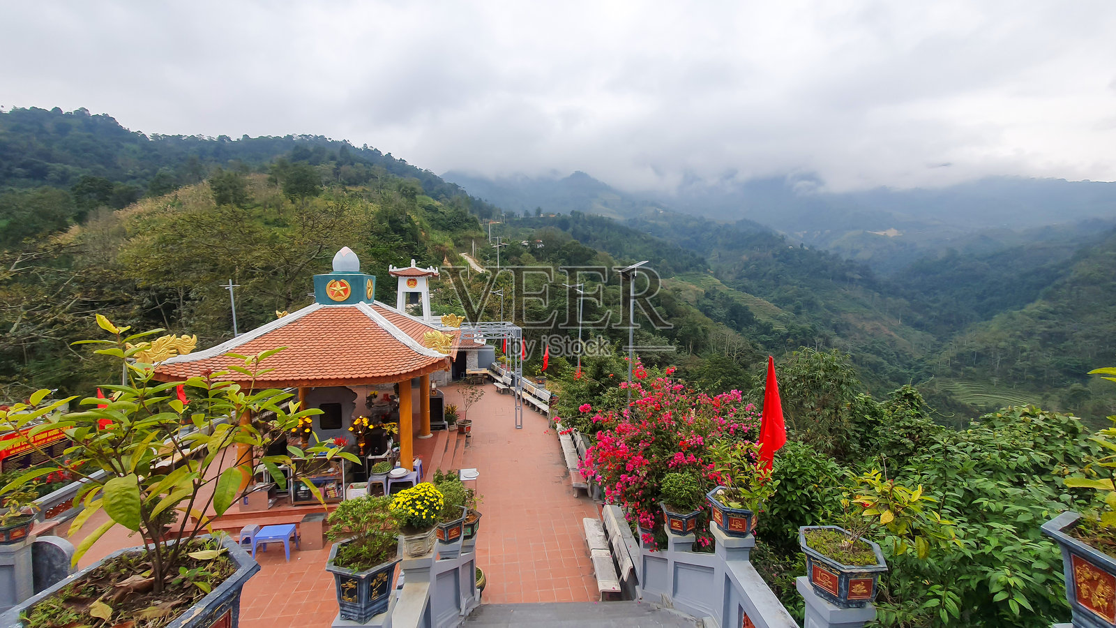 越南哈江省468高地的英雄与烈士纪念碑照片摄影图片