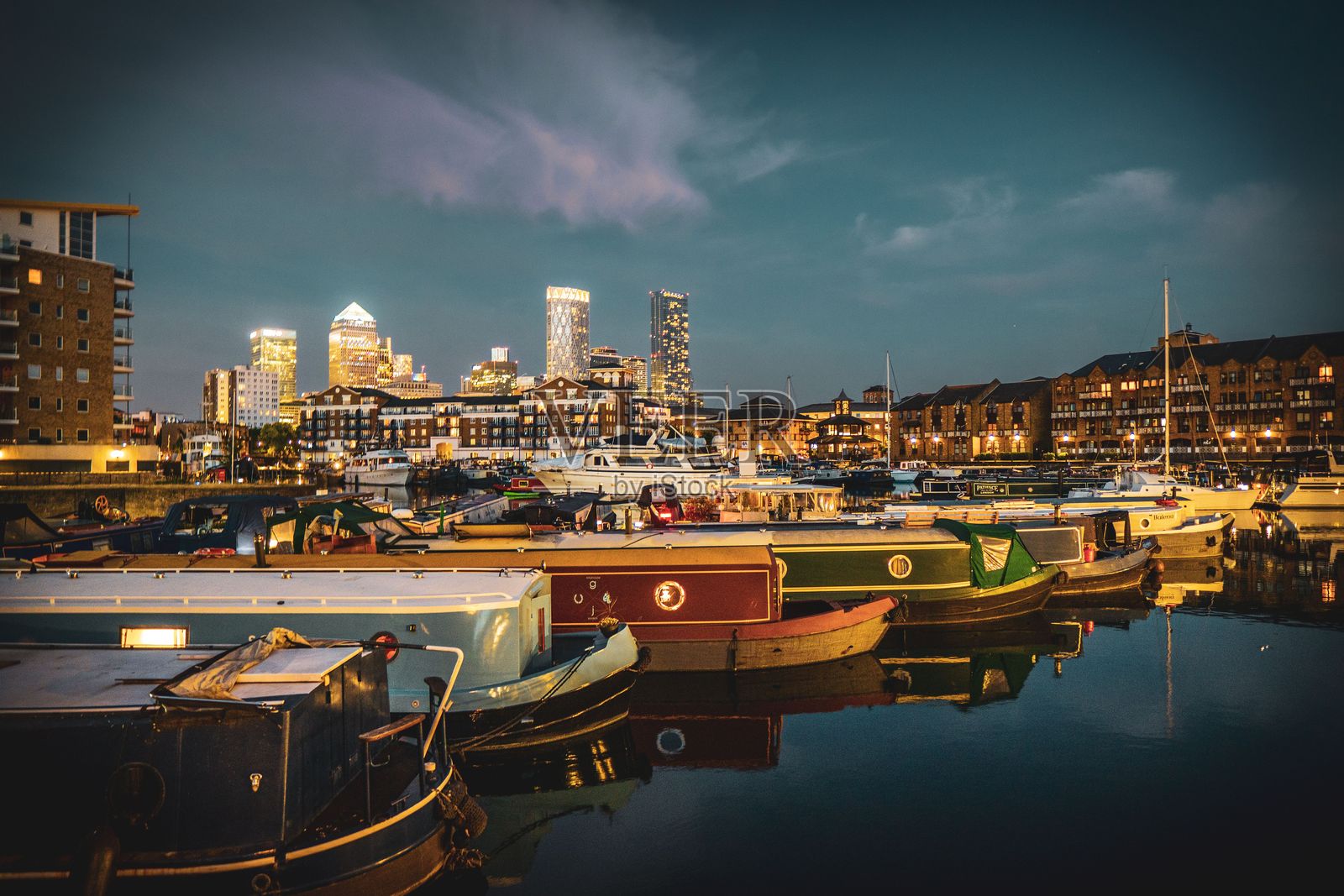 黄昏时分的莱姆豪斯盆地码头照片摄影图片