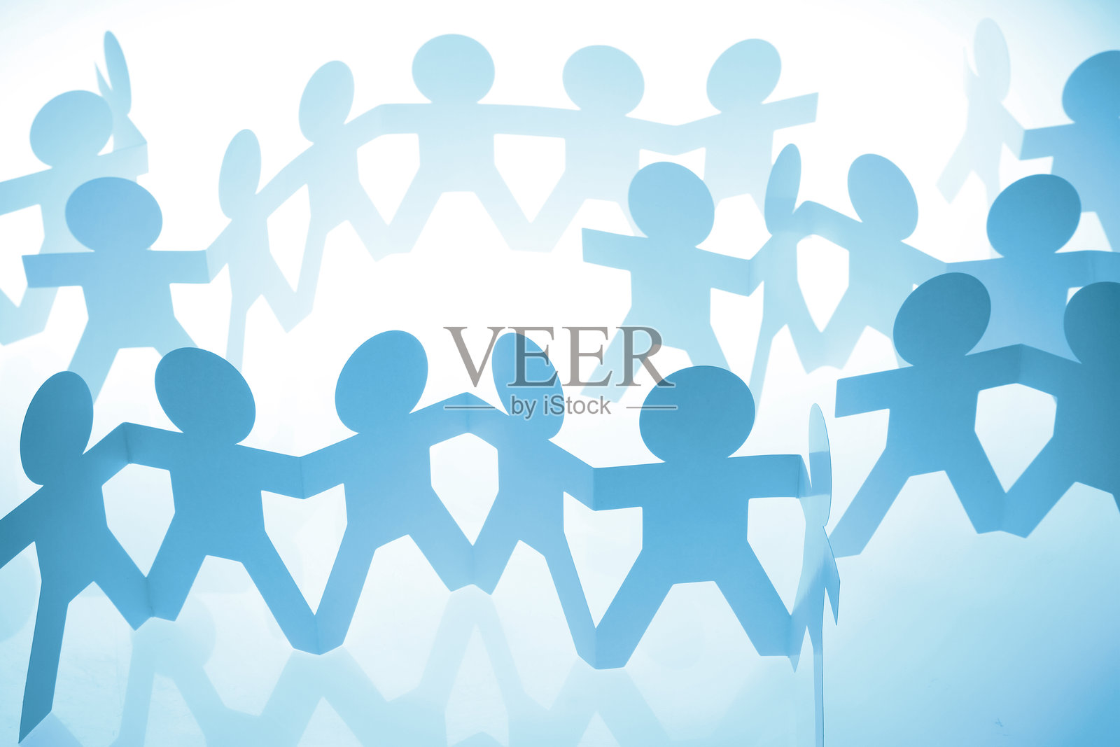 团队手牵手团结在一起照片摄影图片