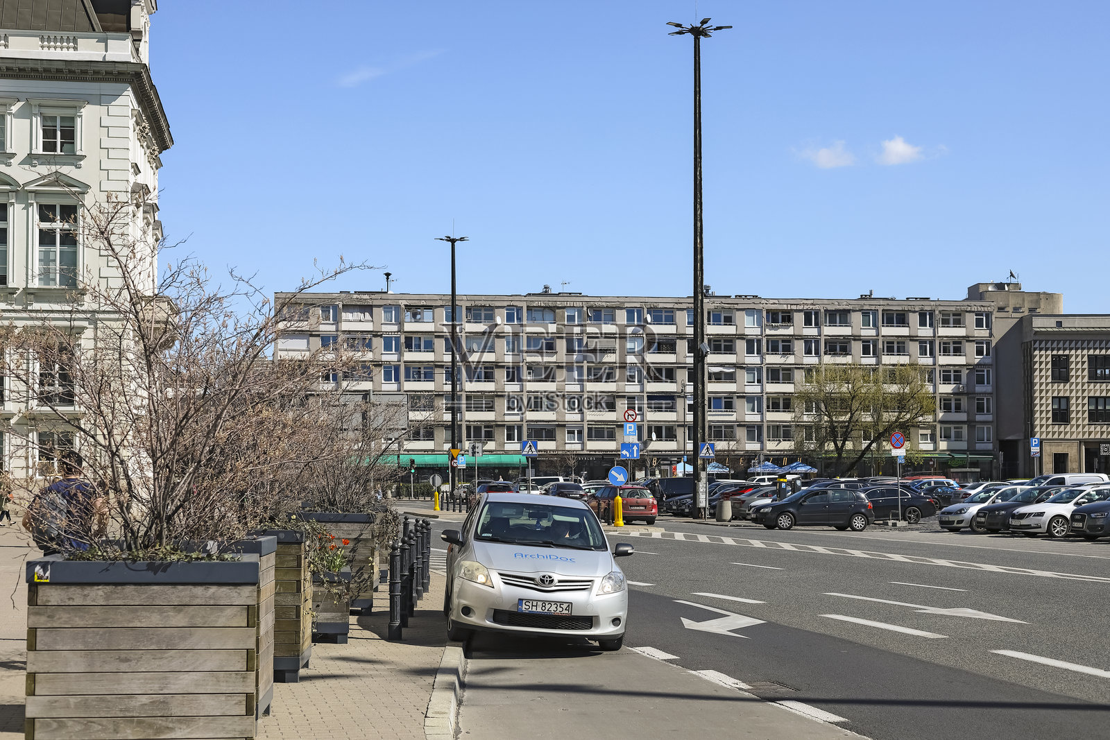 这是波兰华沙的参议员街景。照片摄影图片