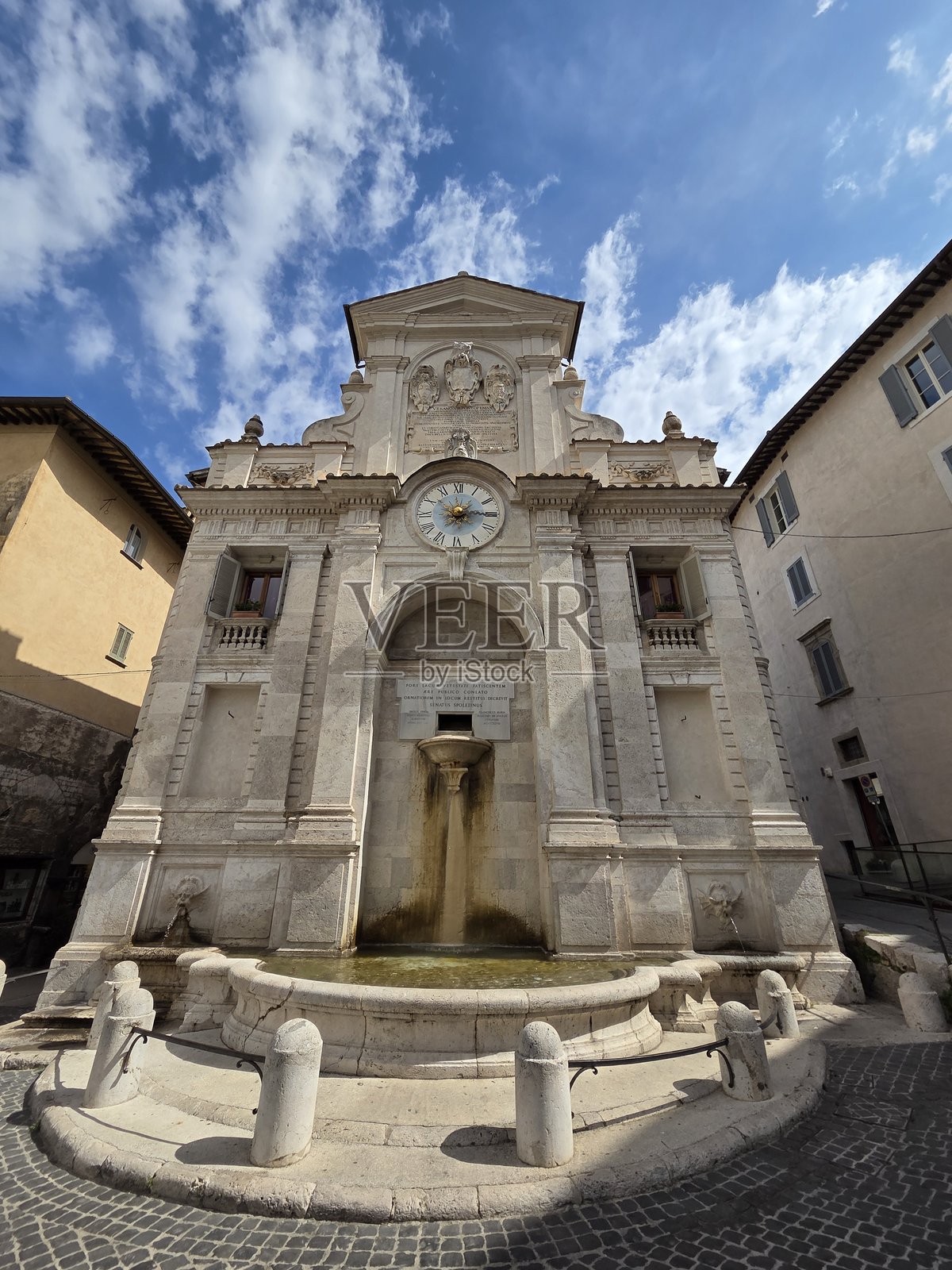 意大利翁布里亚的斯波莱托镇。照片摄影图片