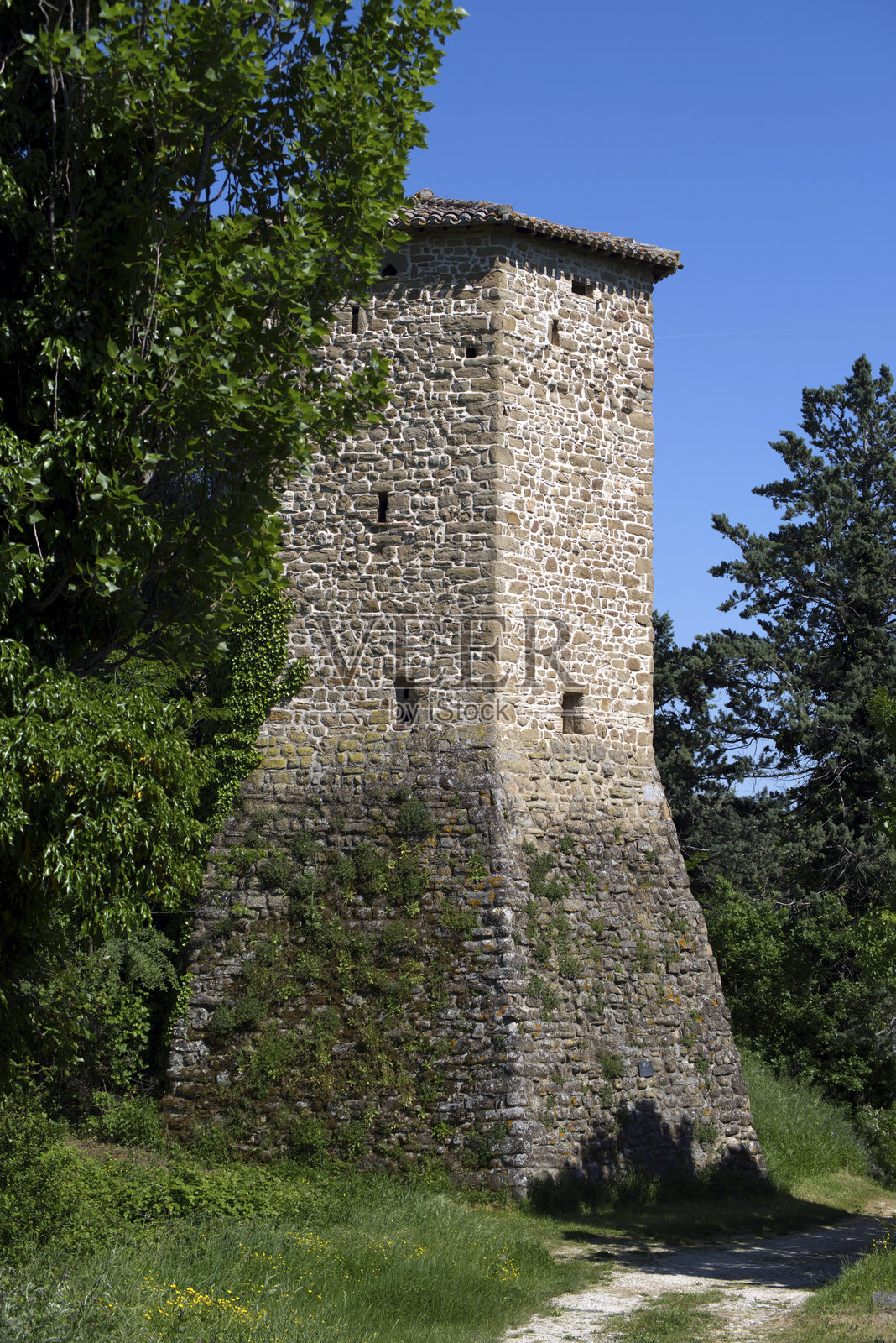 切里尼亚诺古老的六角塔景观照片摄影图片