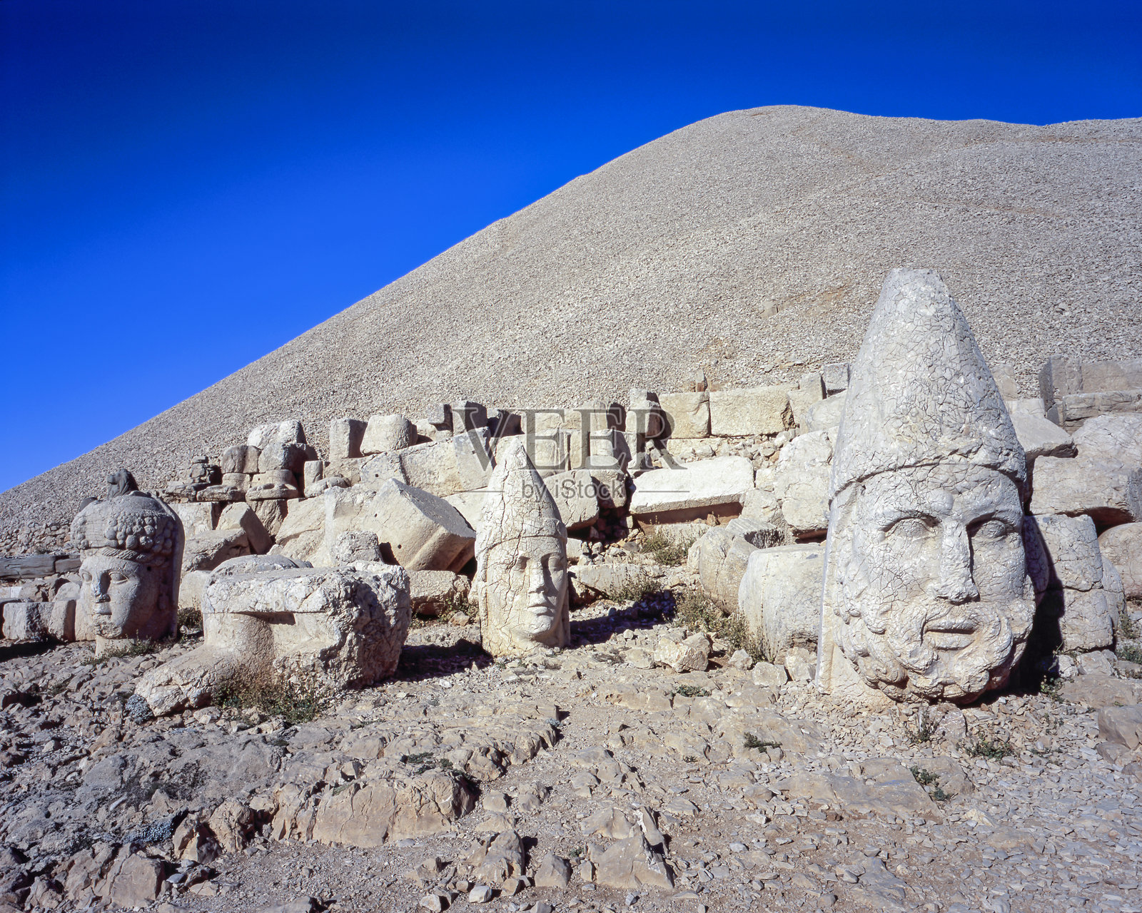 宙斯、阿波罗和泰基的头像，尼姆鲁特山西露台照片摄影图片