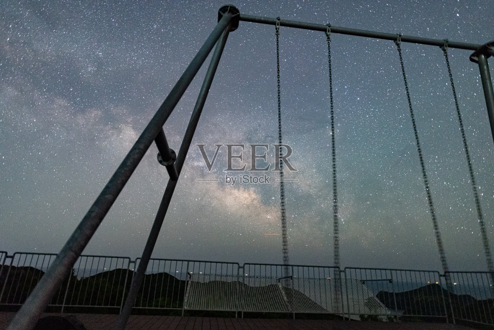 秋千剪影与美丽的银河，三重县照片摄影图片