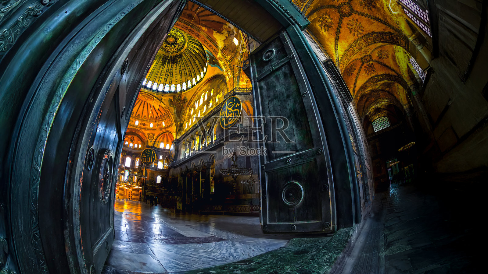 圣索非亚大教堂自1985年起被列为联合国教科文组织世界遗产，属于伊斯坦布尔历史区域，这里还包括伊斯坦布尔的历史半岛。照片摄影图片