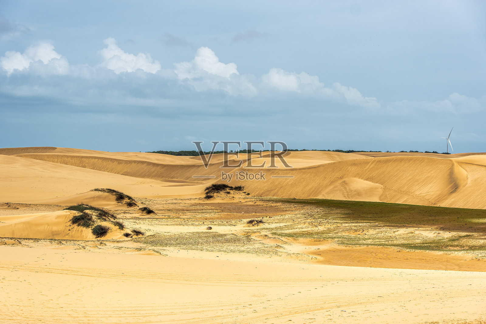 巴西巴雷里尼亚斯的伦索伊斯马拉尼恩斯，瓦苏拉斯的沙丘和泻湖。白色沙丘与淡水池塘。照片摄影图片