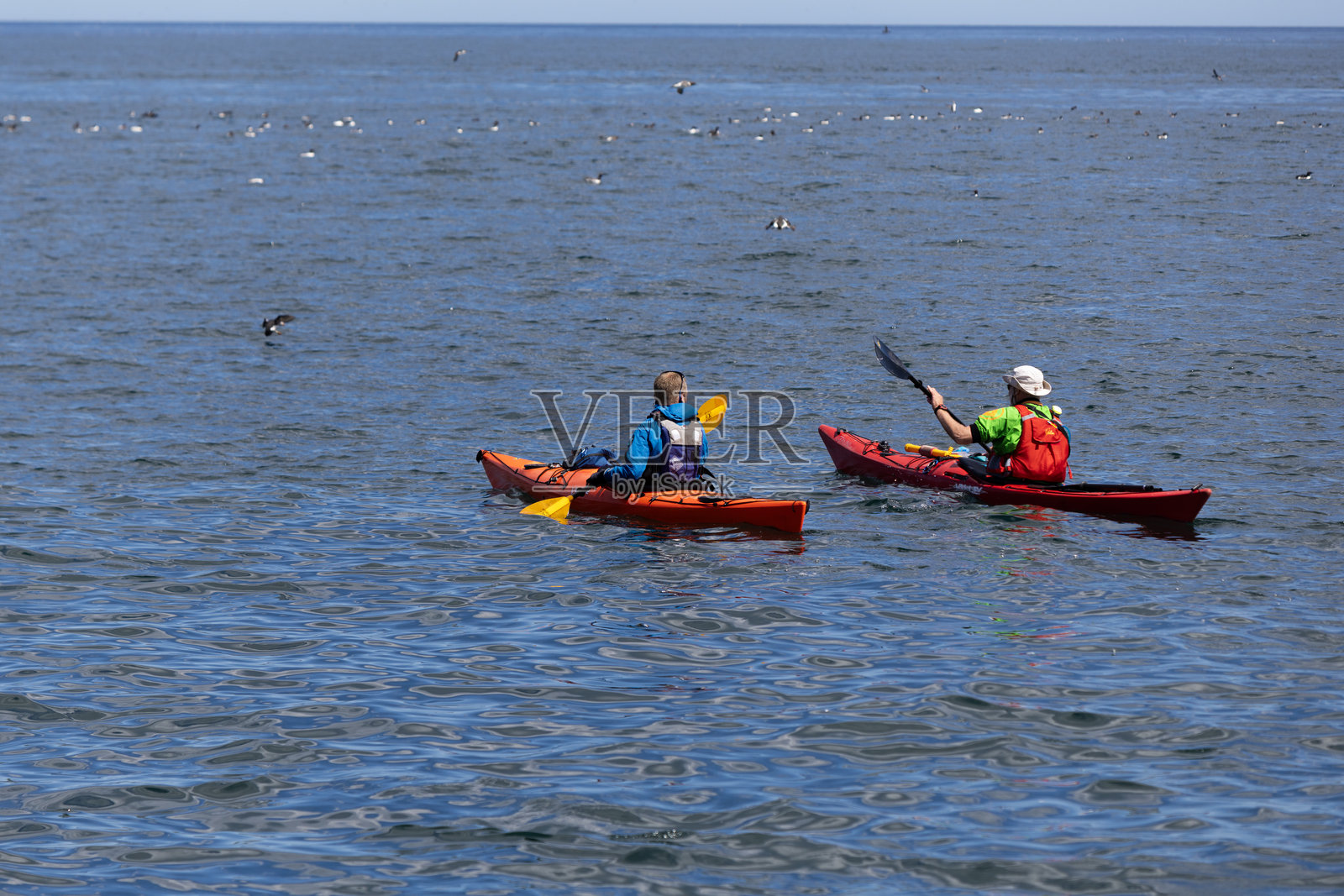 在海上皮划艇照片摄影图片