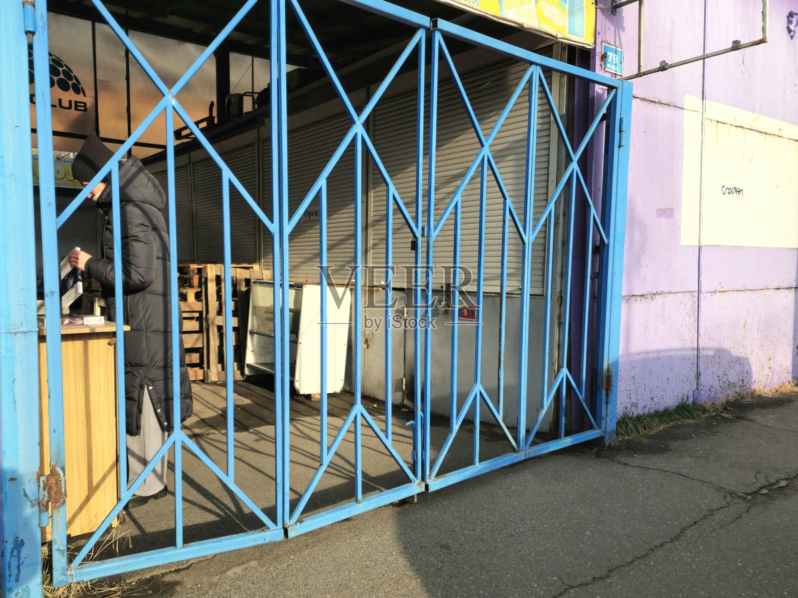 金属大门照片摄影图片