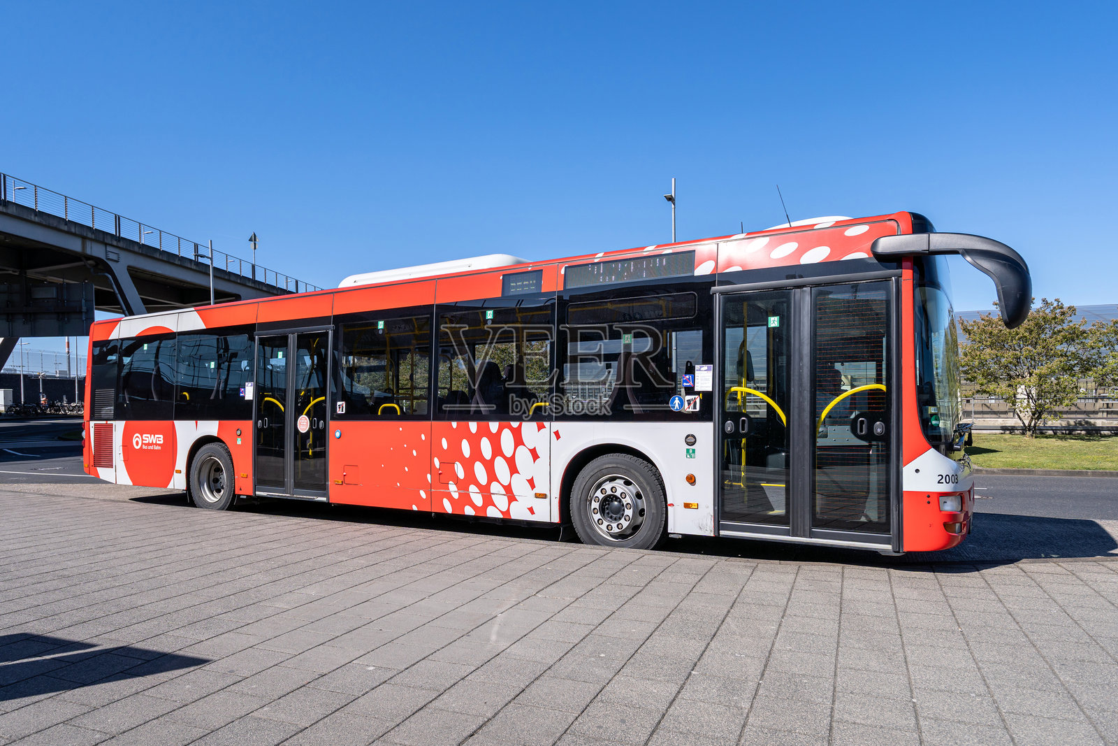 波恩市公共事业公司MAN狮子城市巴士在科隆波恩机场照片摄影图片