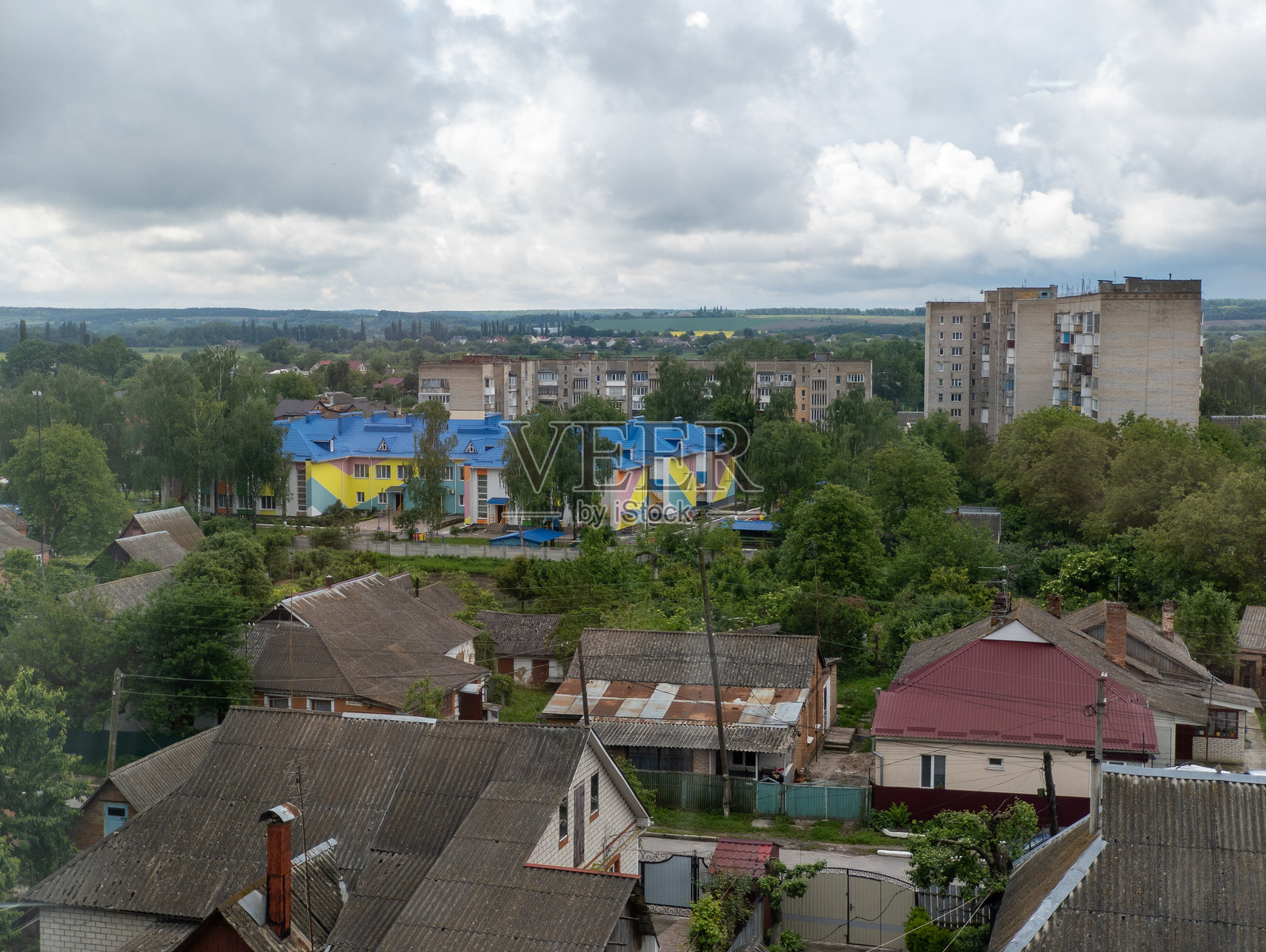 从建筑顶部俯瞰城市的景观照片摄影图片