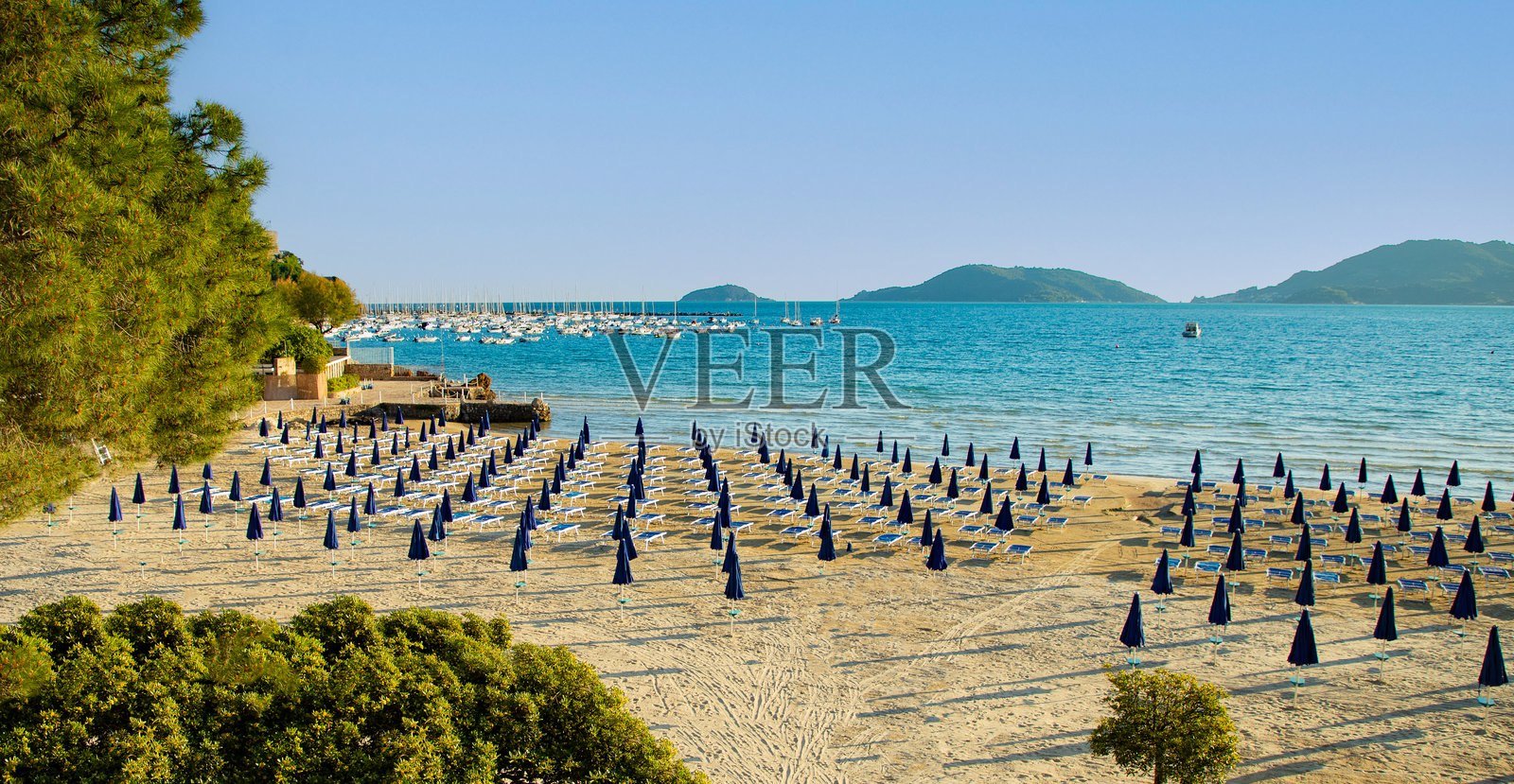 莱里奇城堡和港口，意大利利古里亚照片摄影图片