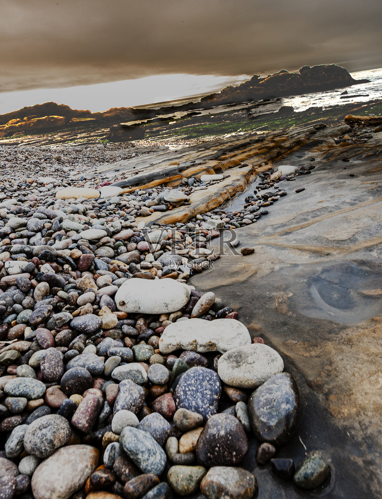 海滩上的岩石照片摄影图片