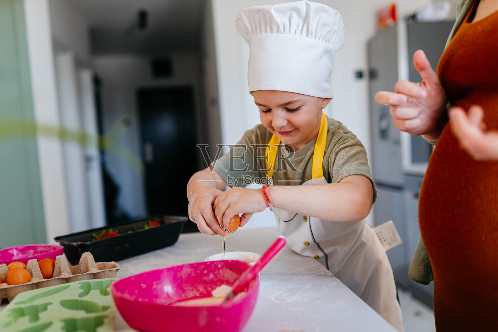 享受烹饪的乐趣照片摄影图片