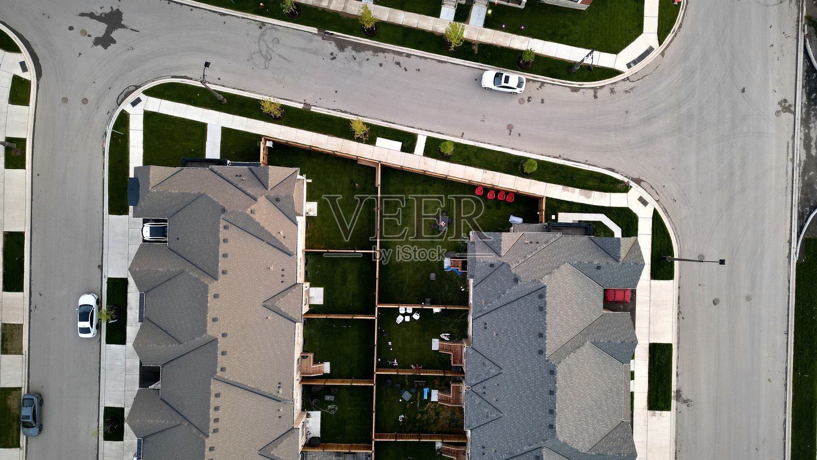 安大略省奥克维尔/加拿大 - 2025年5月：正在建设中的住宅区鸟瞰图照片摄影图片