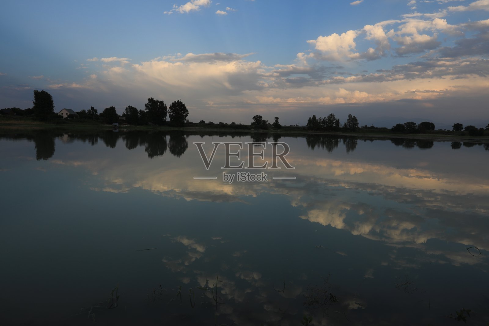 哈萨克斯坦的湖泊照片摄影图片