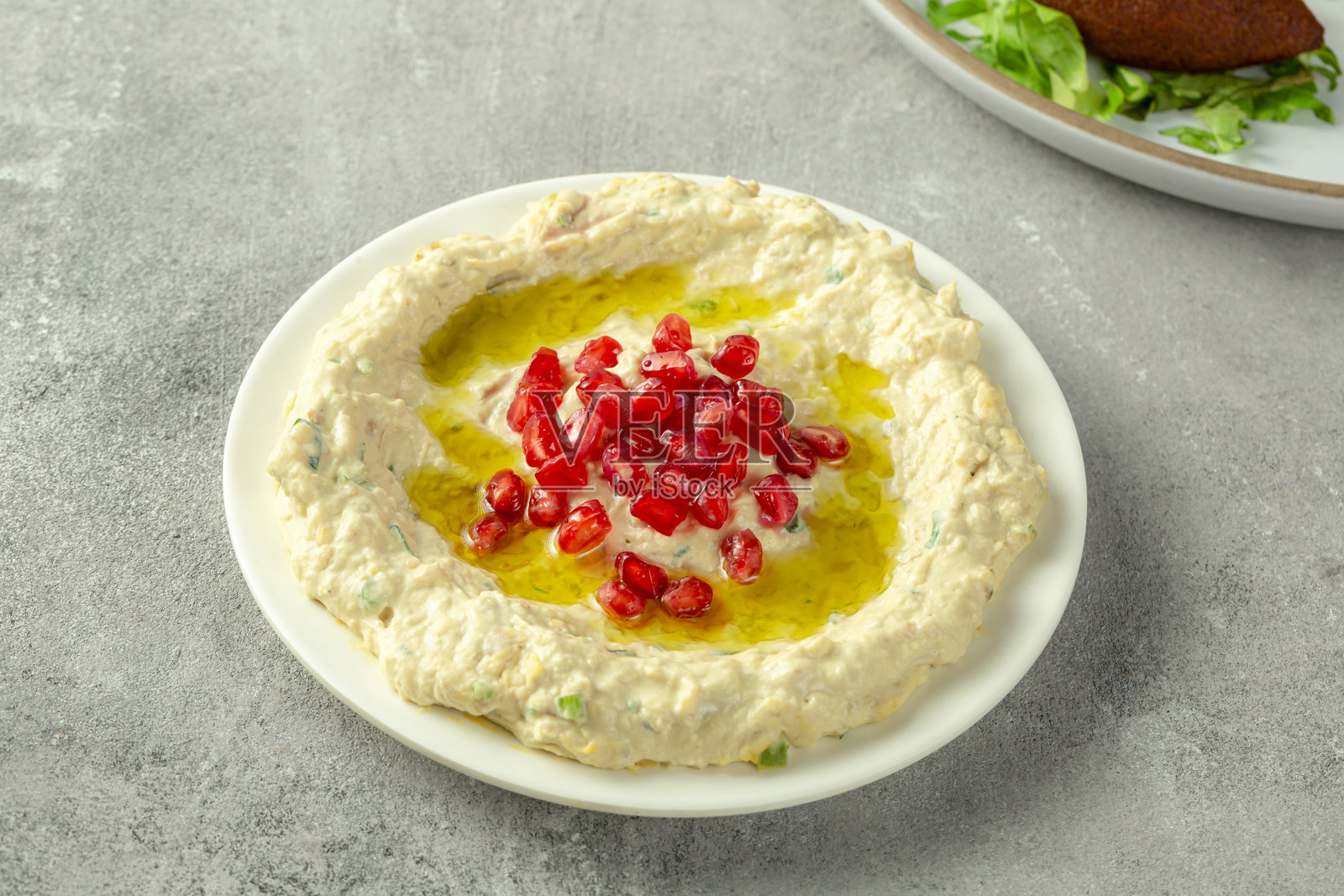 石榴籽点缀的茄子穆塔巴尔照片摄影图片