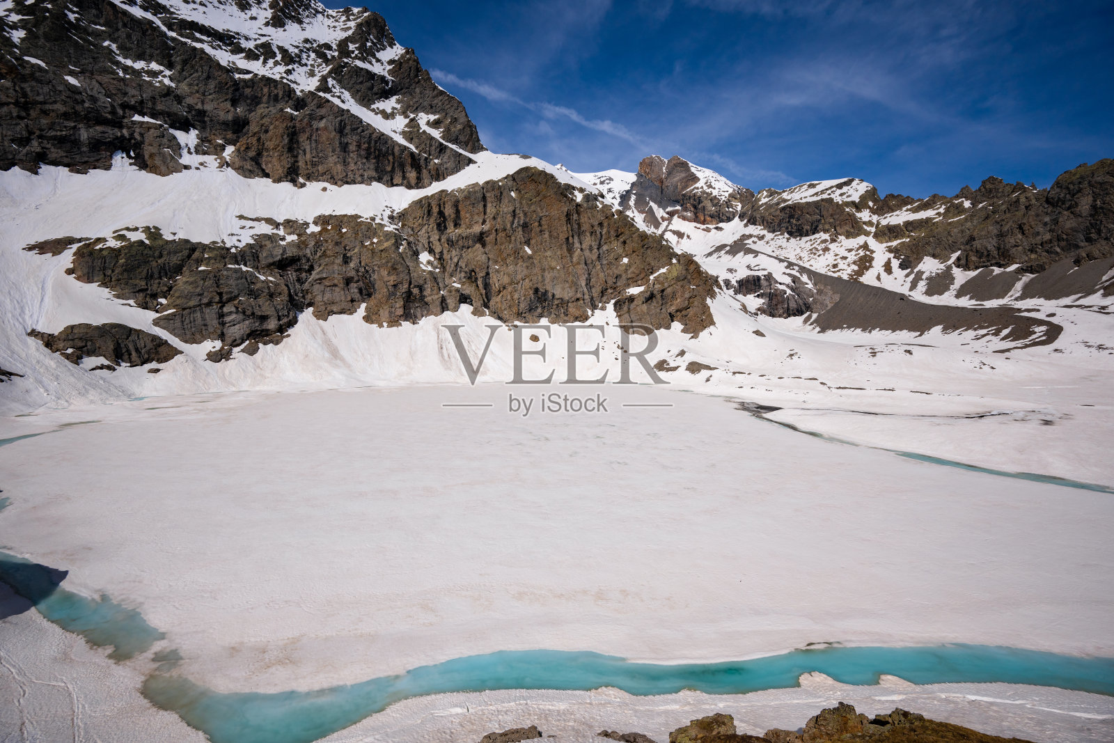艾沙多湖的鸟瞰图照片摄影图片