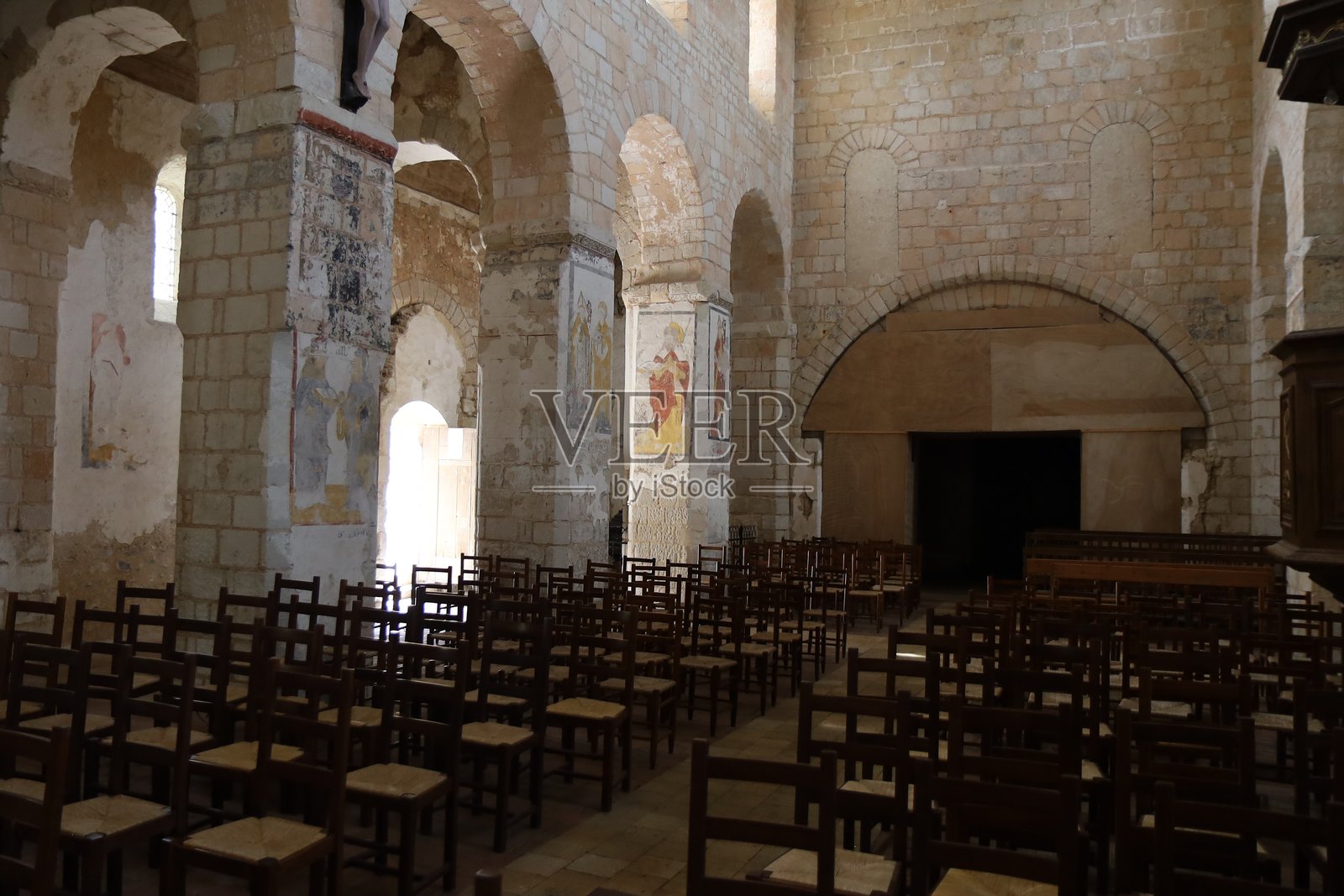 拉瓦尔丹 - 圣热内教堂照片摄影图片