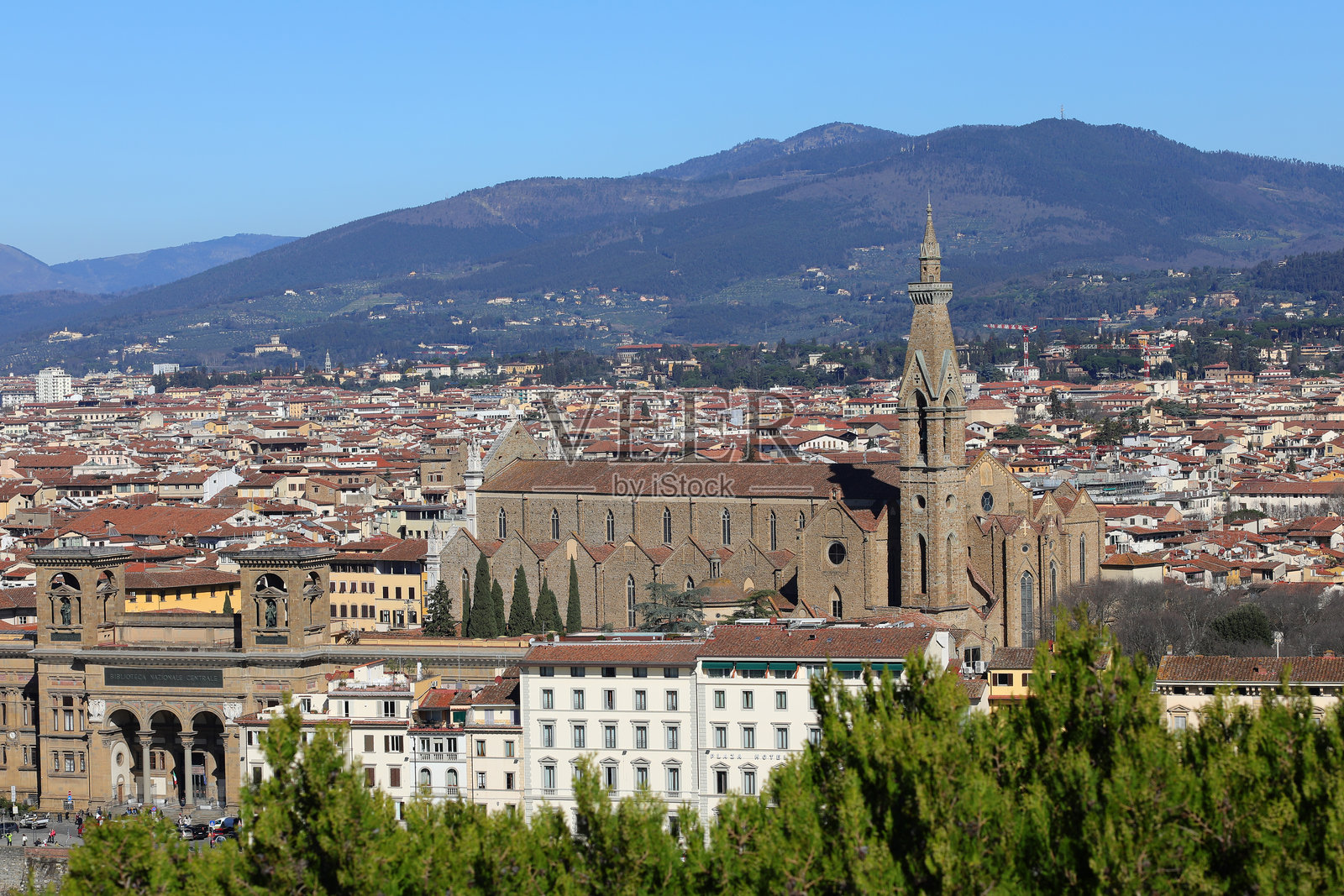 圣十字教堂称为SANTA CROCE，国家图书馆的门称为BIBLIOTECA NAZIONALE CENTRALE照片摄影图片