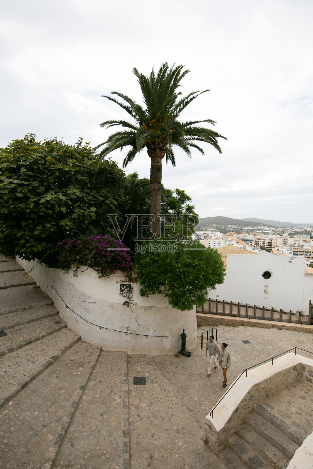 西班牙伊比萨岛的达尔特维拉古老城墙堡垒的街道和景观，联合国教科文组织世界遗产。照片摄影图片