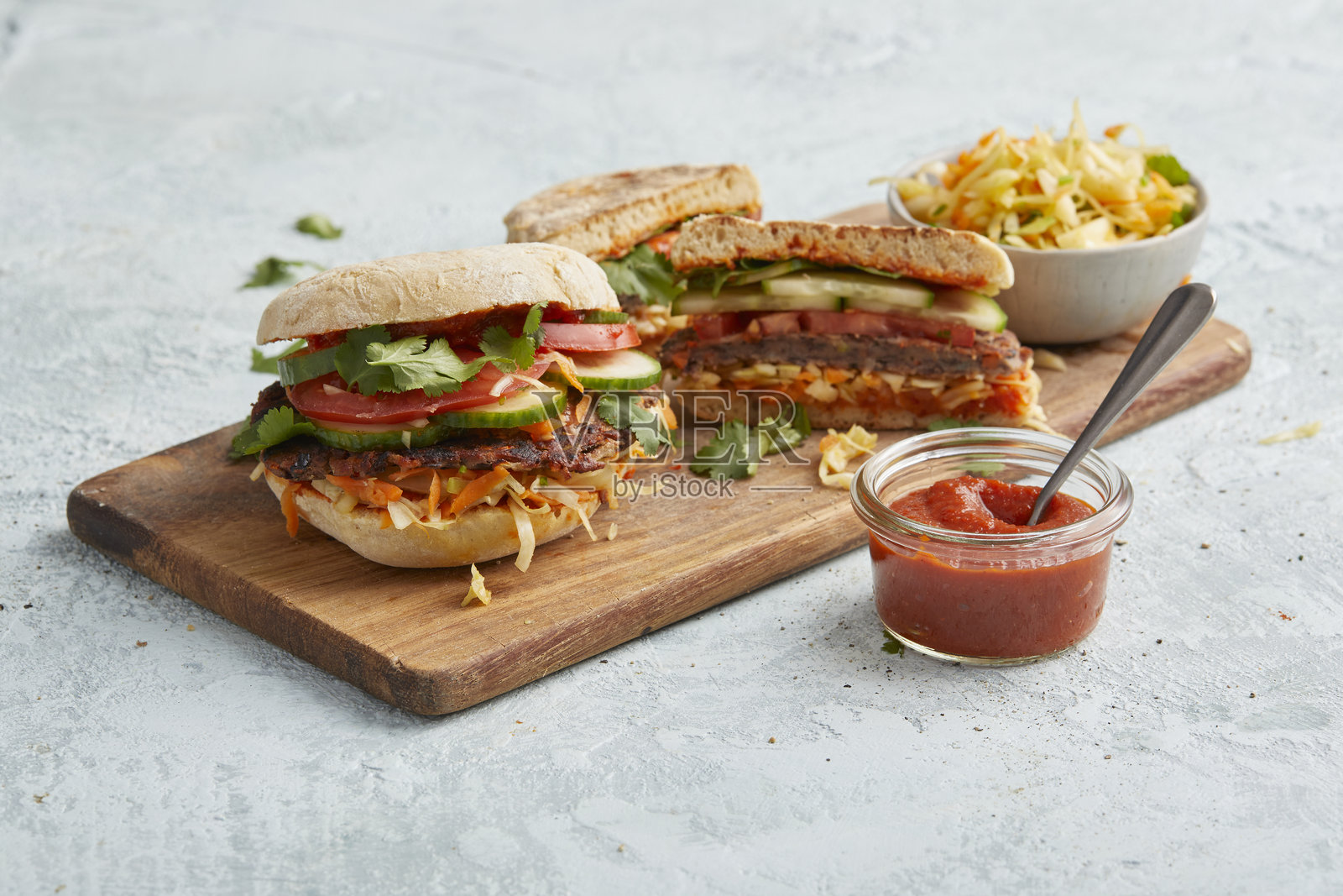 黑豆饼三明治照片摄影图片