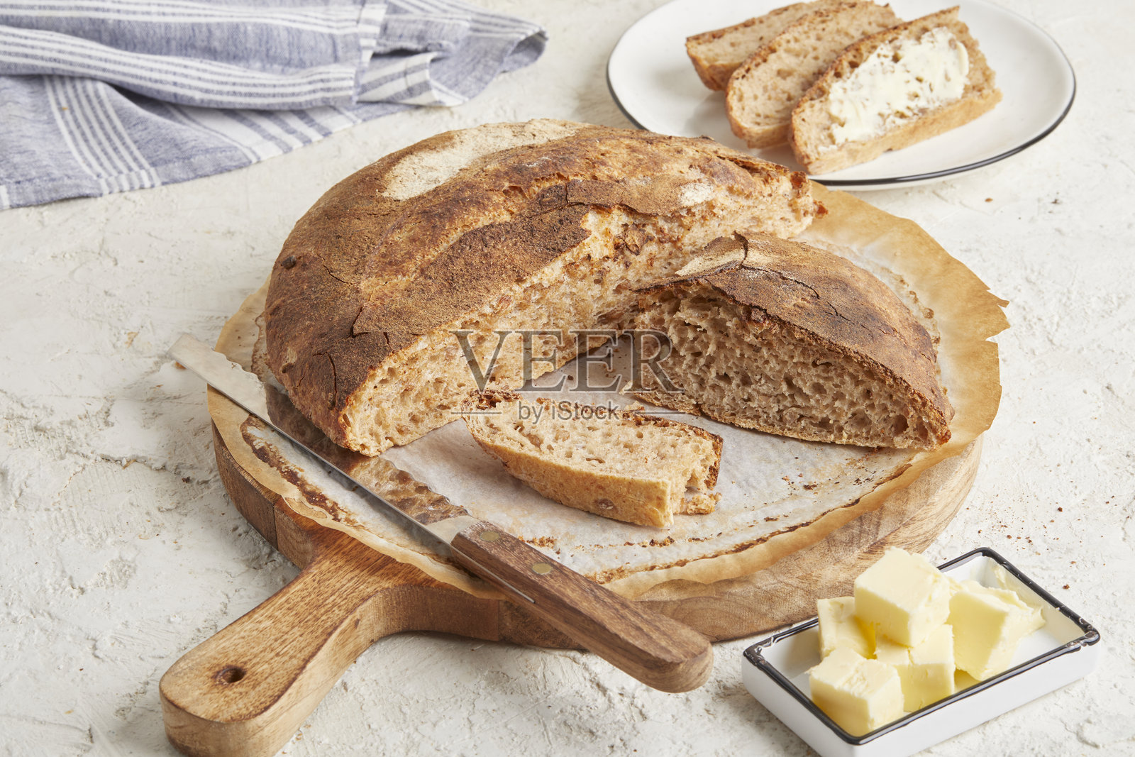 发芽的斯佩尔特面包照片摄影图片