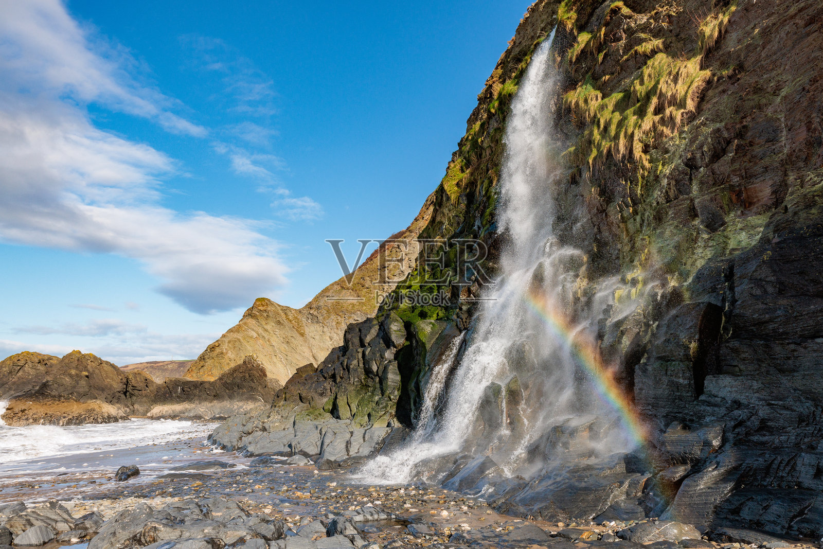 特雷赛斯海滩的瀑布与彩虹照片摄影图片