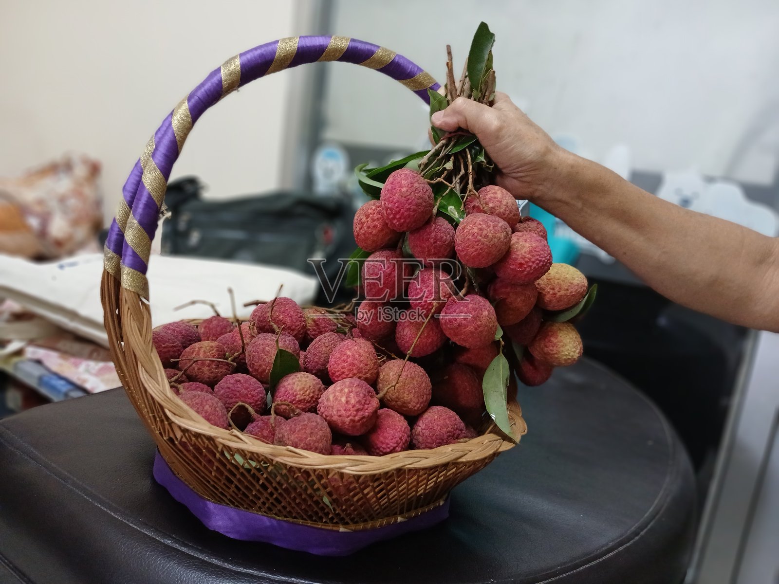 荔枝有甜酸的味道。照片摄影图片